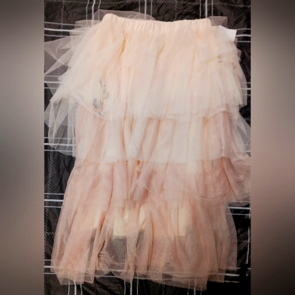 Elegant Cream Layered skirt Wicked mesh tiered skirt Sz XS nwt